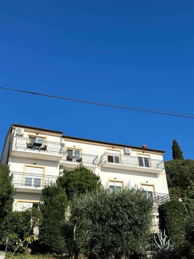 Apartments Badnje Dramalj Exterior foto